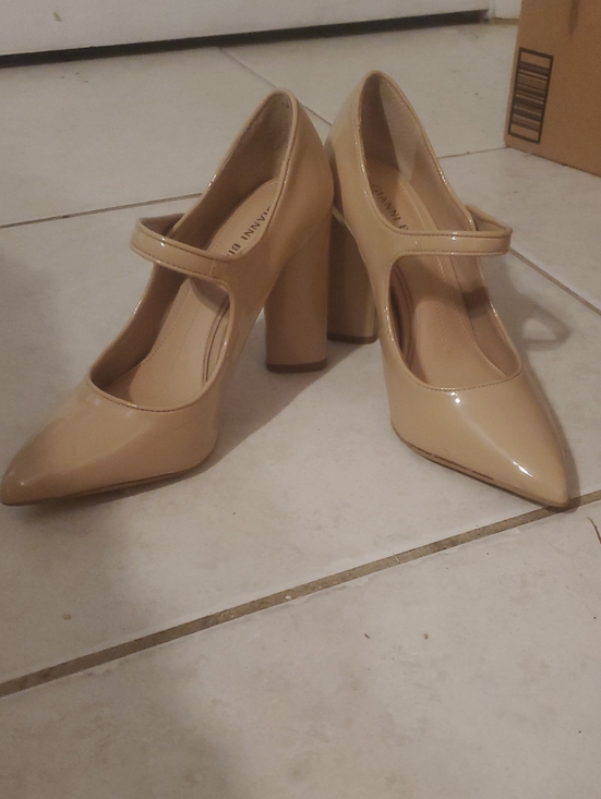 Gianni Bini Shoes - Beige Block Heel, Piinted Toe  Patent Leather Heels.  Used But Look Fantastic!